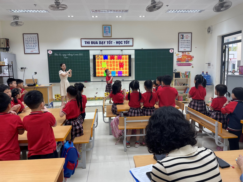 A picture containing text, person, indoor, ceiling

Description automatically generated