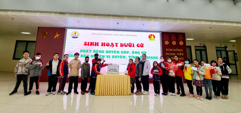 A picture containing text, person, indoor, group

Description automatically generated