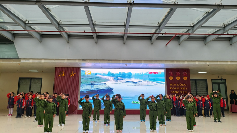 A picture containing people, group, line, lined

Description automatically generated