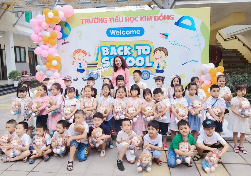 A group of children posing for a photo
Description automatically generated