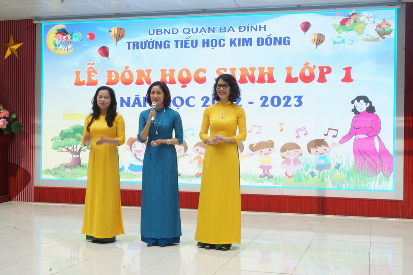 A picture containing text, posing, colorful
Description automatically generated