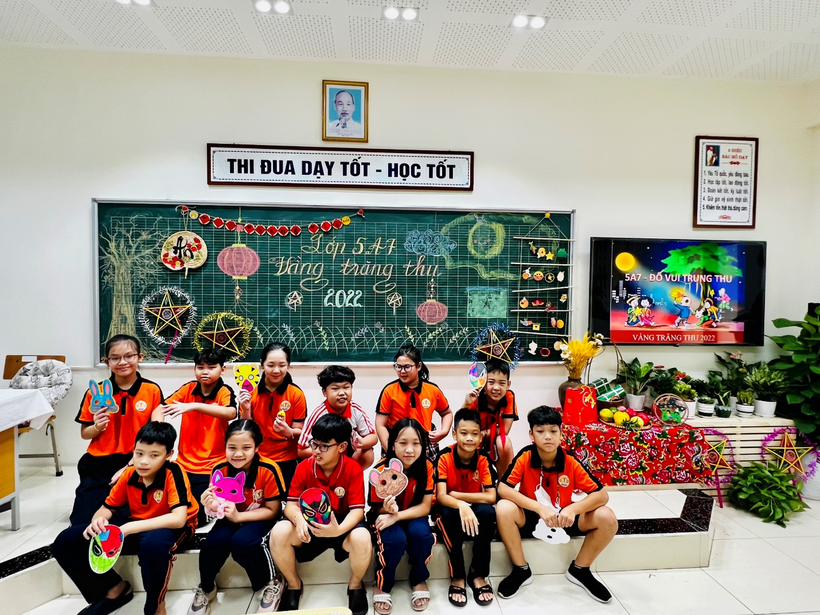 A picture containing text, person, posing, group

Description automatically generated