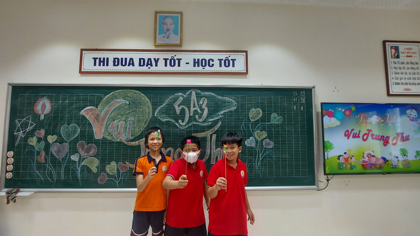 A group of people posing for a photo in front of a large map

Description automatically generated with low confidence