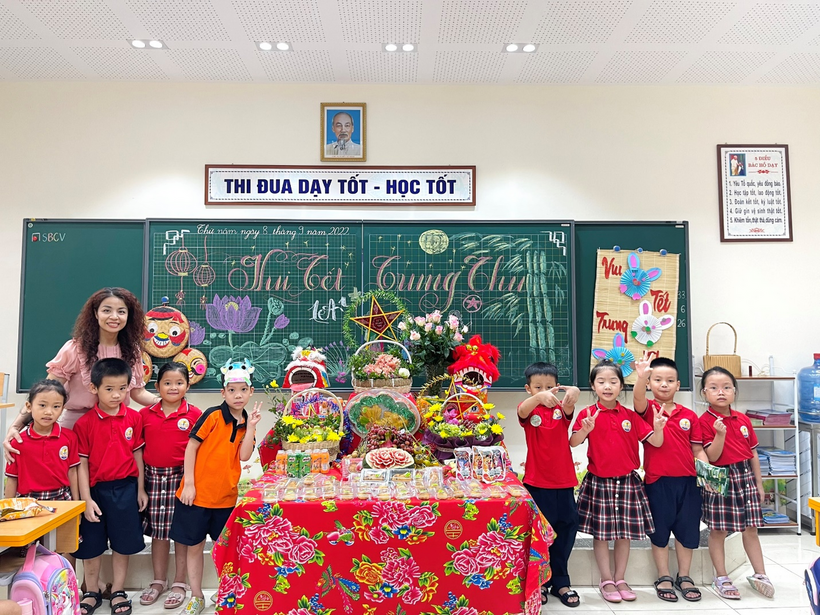 A picture containing text, indoor, sport
Description automatically generated