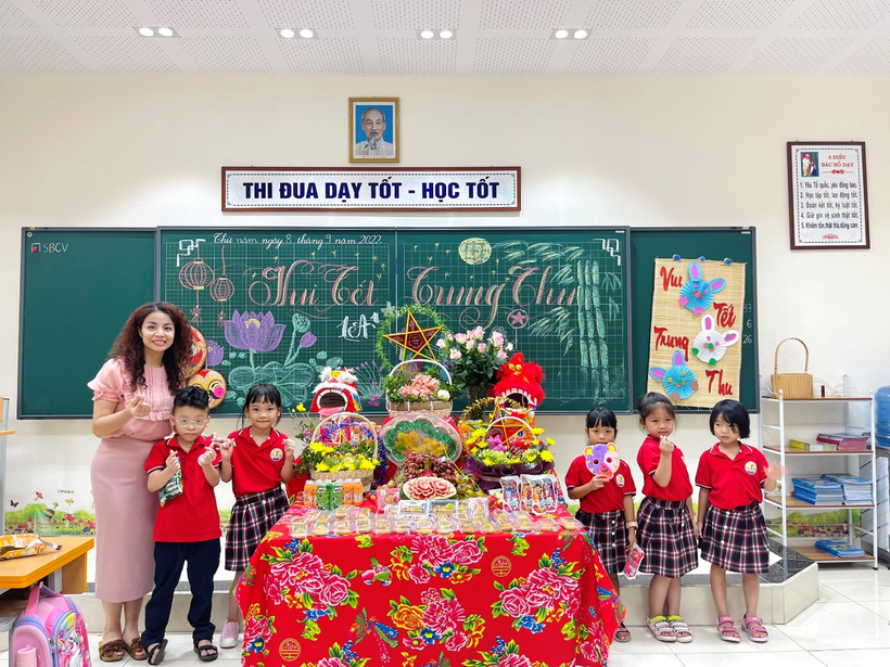 A picture containing text, person
Description automatically generated