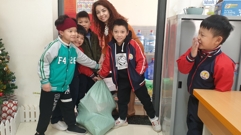 A picture containing person

Description automatically generated