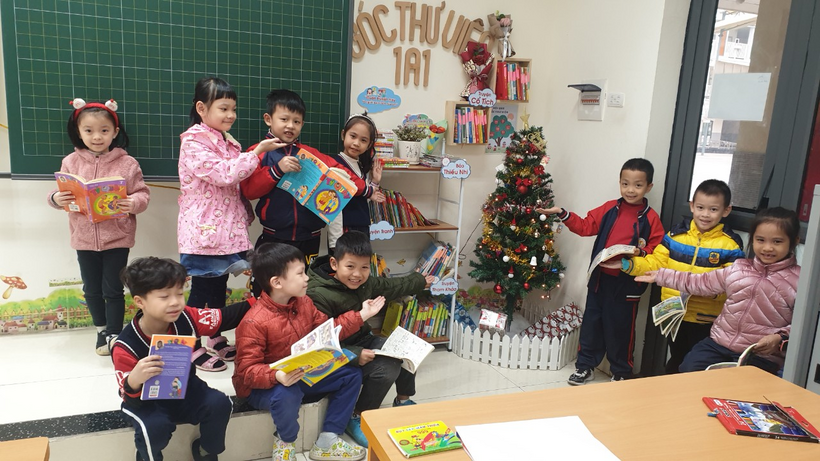 A group of children in a classroom

Description automatically generated with medium confidence