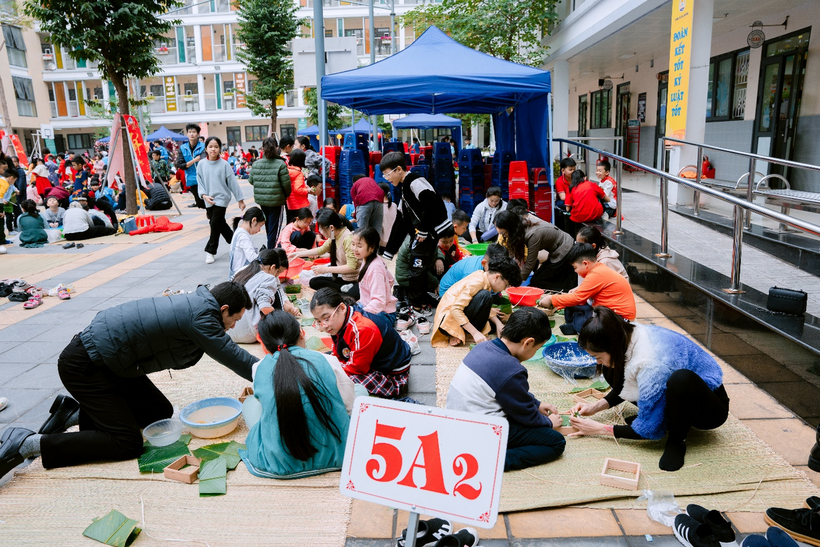 A picture containing outdoor, person, people

Description automatically generated