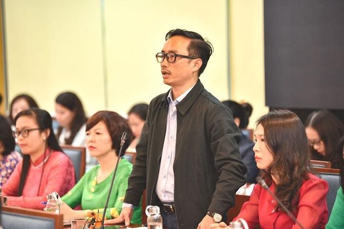 Lãnh đạo các trường học trực tiếp chia sẻ với Bộ trưởng GD&amp;ĐT và các đại biểu Quốc hội.