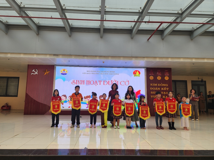 A picture containing text, indoor, ceiling, floor

Description automatically generated