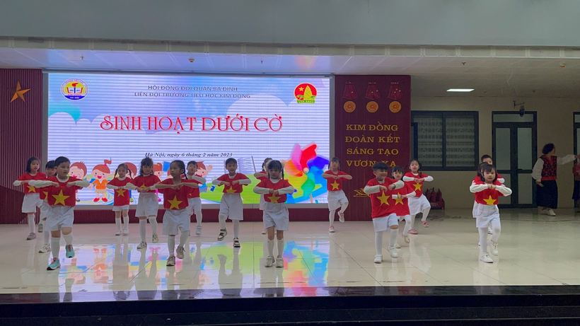 F:\Thoa\Tieu hoc kim dong 1A5\Sinh hoat duoi co\2.jpg