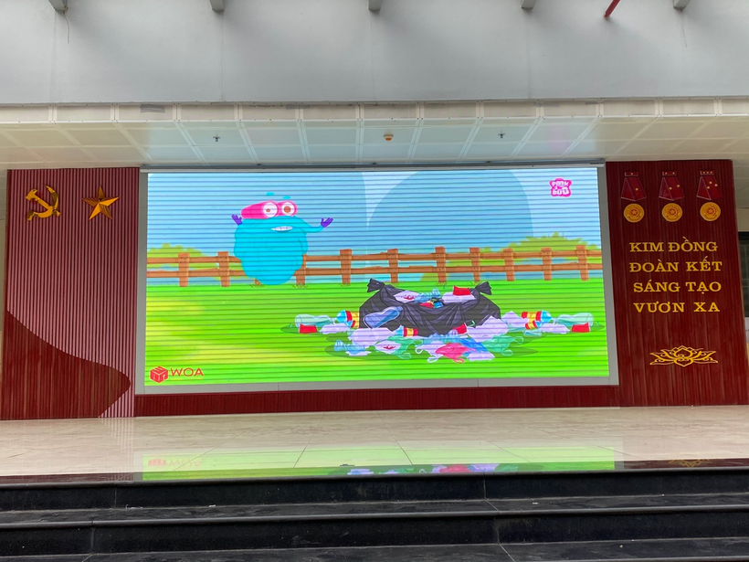 A picture containing text, indoor

Description automatically generated