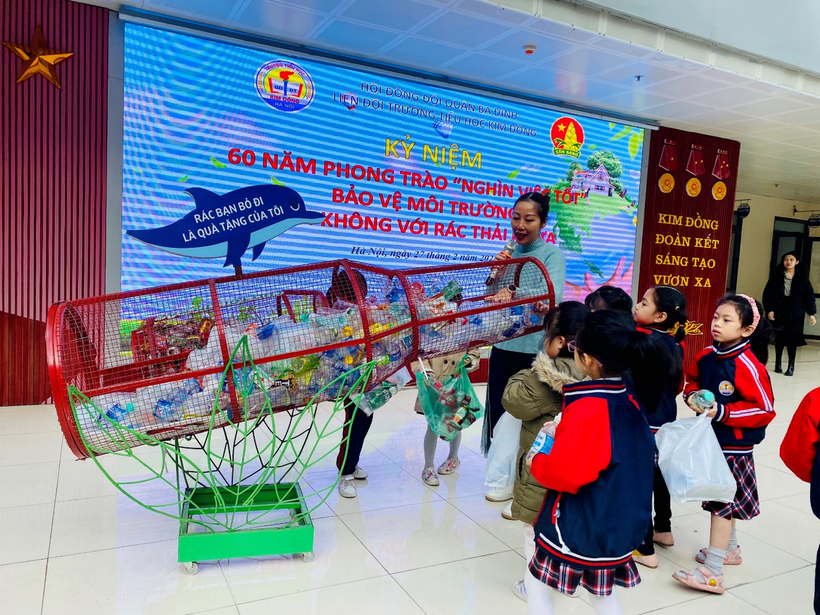 A picture containing text, person, group

Description automatically generated