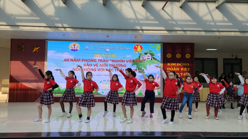 A picture containing text, indoor, floor, ceiling

Description automatically generated