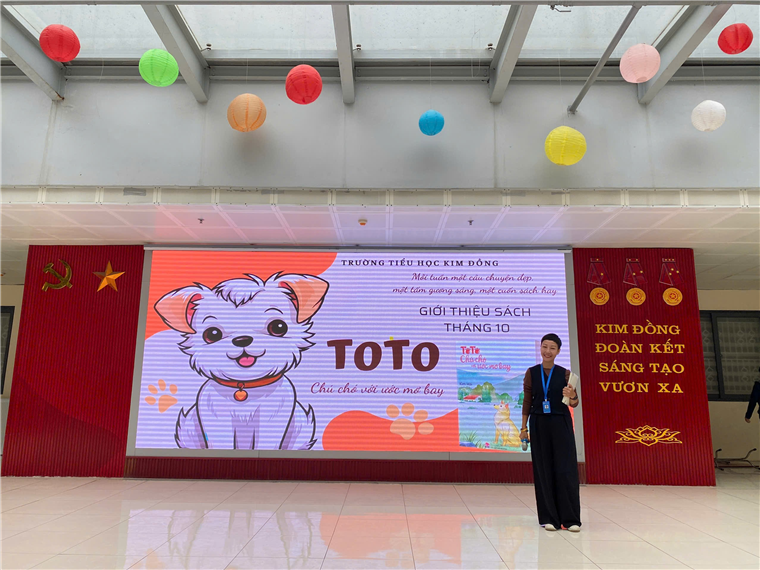 A person standing in front of a large screenDescription automatically generated