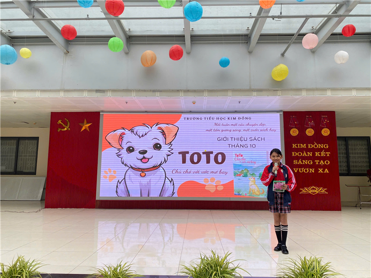 A person standing in front of a large screenDescription automatically generated