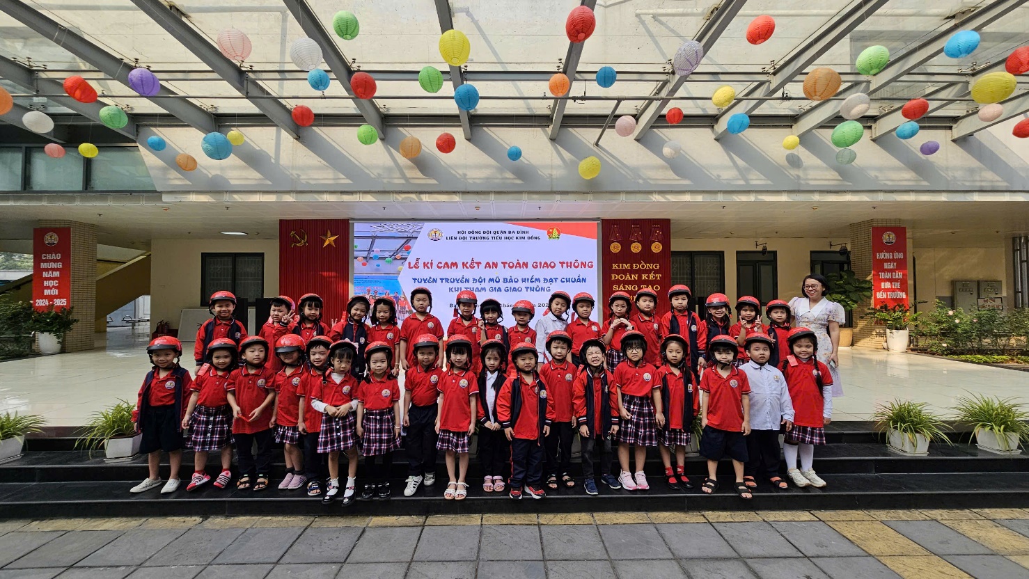 A group of children in red uniforms

Description automatically generated