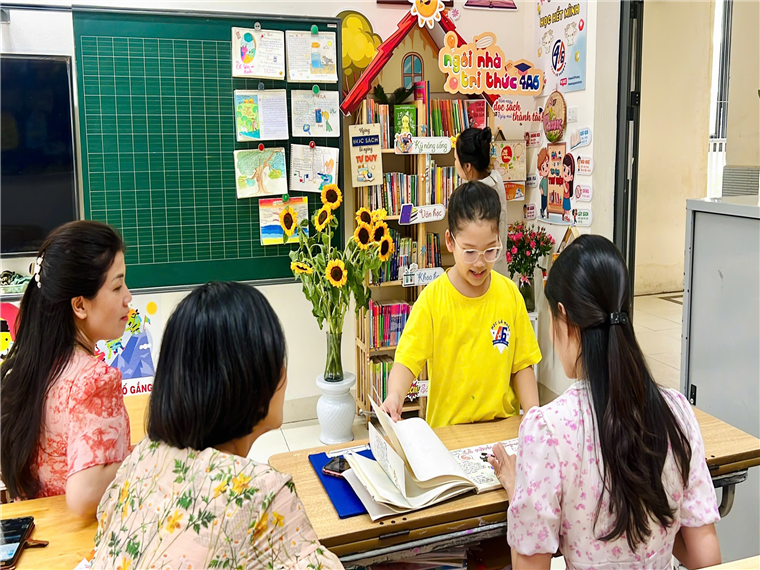 A group of children in a classroomDescription automatically generated