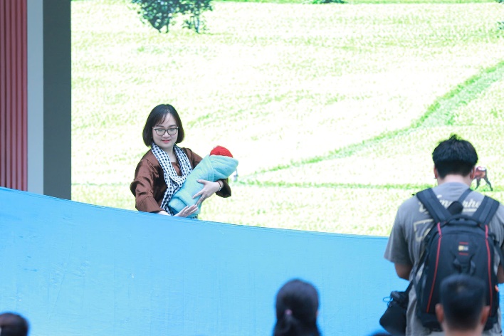 A person holding a baby

Description automatically generated