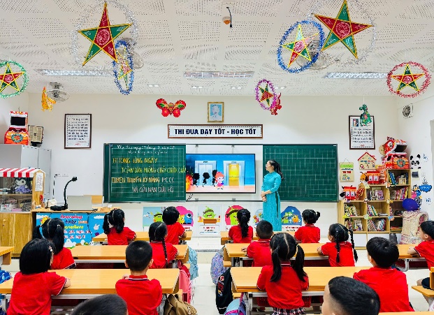 C:\Users\User-1\Desktop\Ảnh PCCC\z7060749569547_81930fb27b0ca20fdafce4518131c926.jpg