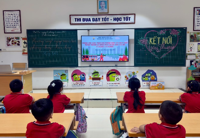 C:\Users\User-1\Desktop\Ảnh PCCC\z7060698383828_e73ce0e3f7710cb27494a59fadabbd0e.jpg