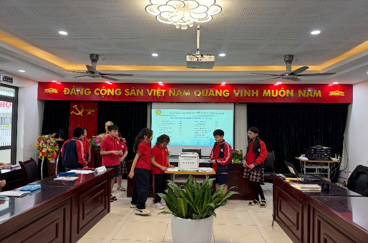 C:\Users\User-1\Desktop\Ảnh ĐHLĐ 2526\z7159034819770_b2f8e758991b6b35f96f1d30d25497e1.jpg