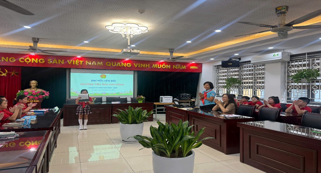 C:\Users\User-1\Desktop\Ảnh ĐHLĐ 2526\z7159034736035_82b1300259d38d23bff871b88e6ded6c.jpg