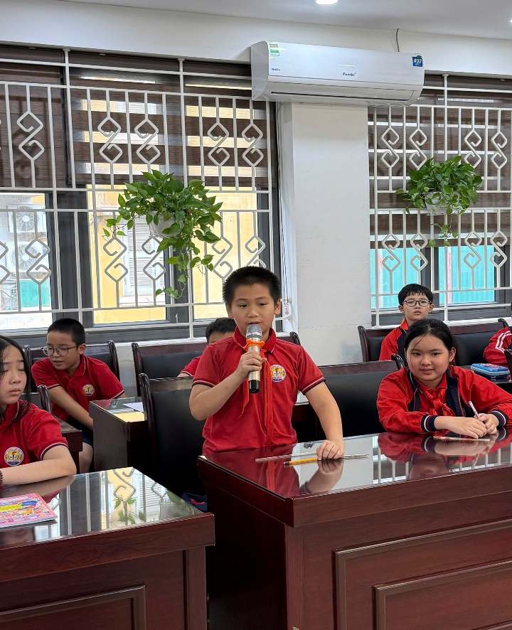 C:\Users\User-1\Desktop\Ảnh ĐHLĐ 2526\z7159034843516_943db6e4f71d345a375f07390ac5965c.jpg