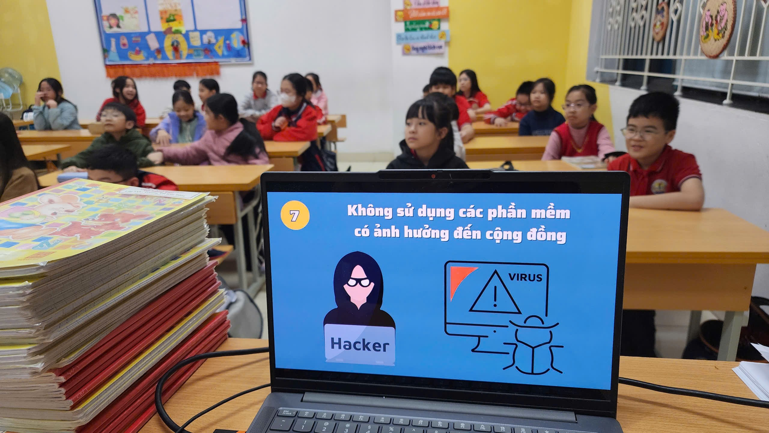 A computer with a blue screen in front of a group of people in a classroom
AI-generated content may be incorrect.