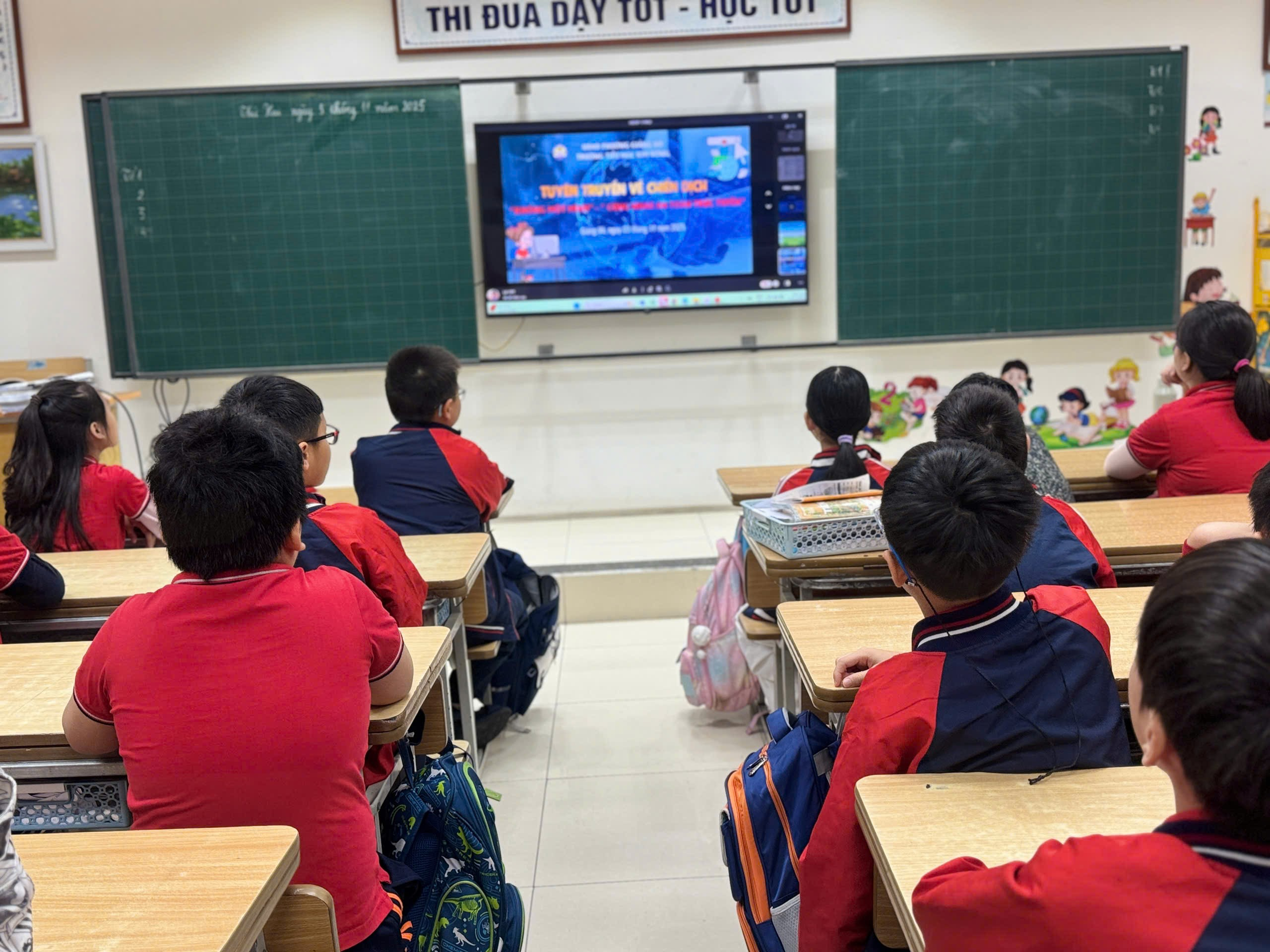 A group of children in a classroom
AI-generated content may be incorrect.