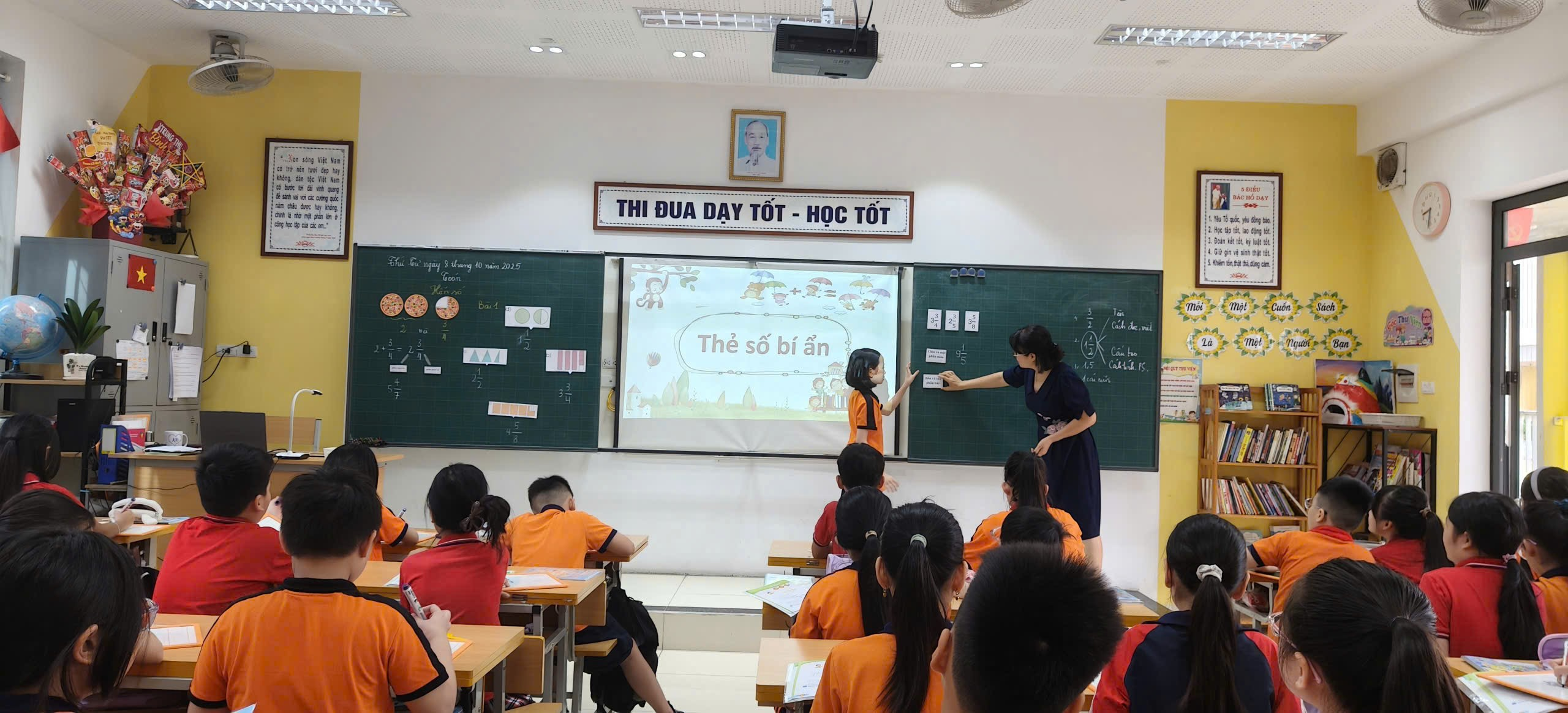 A group of people in a classroom

AI-generated content may be incorrect.