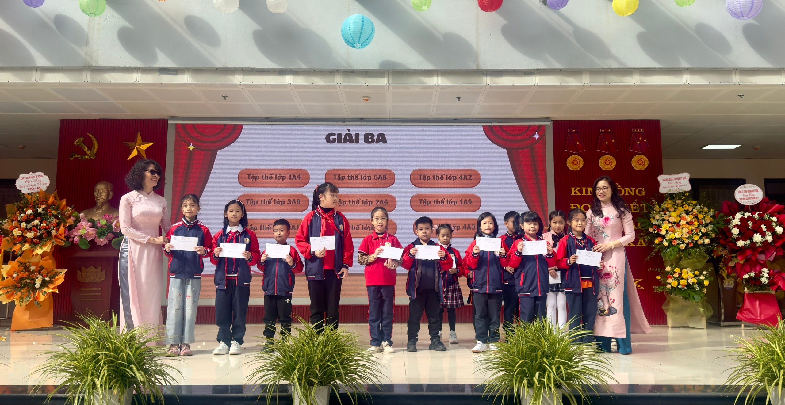 A group of children holding paper
AI-generated content may be incorrect.