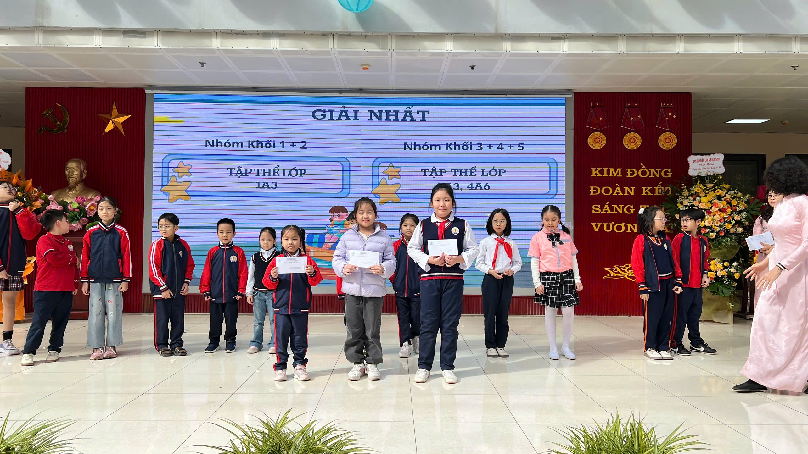 A group of children standing in front of a large sign
AI-generated content may be incorrect.