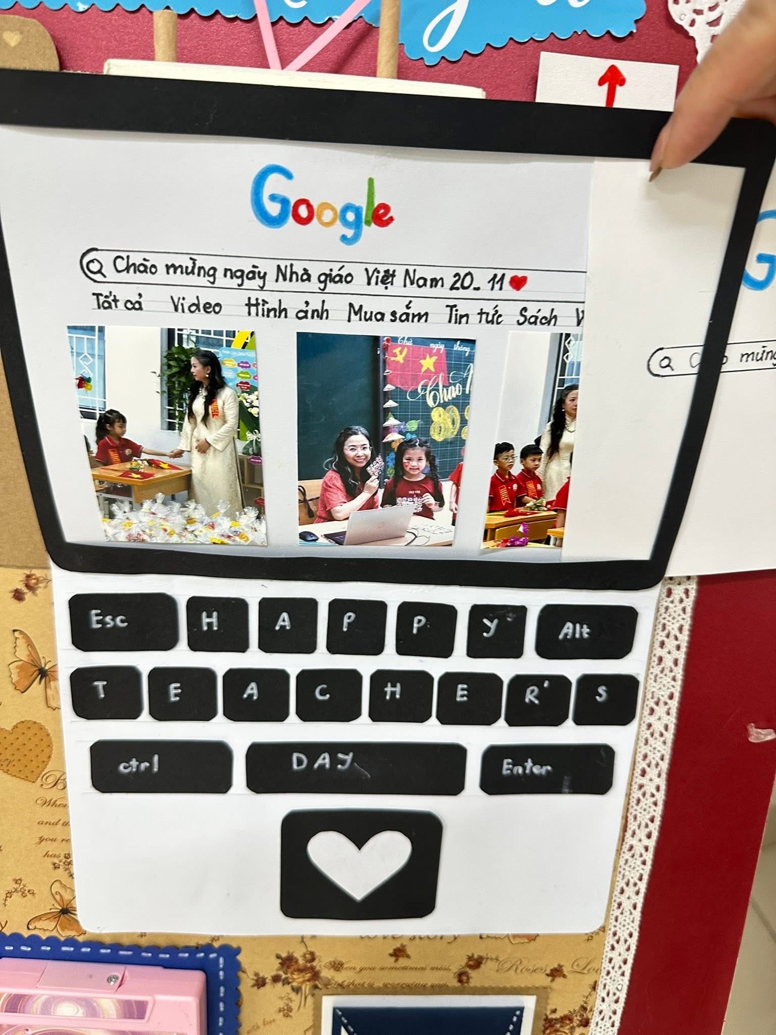 A hand holding a paper with a picture of a cell phone

AI-generated content may be incorrect.