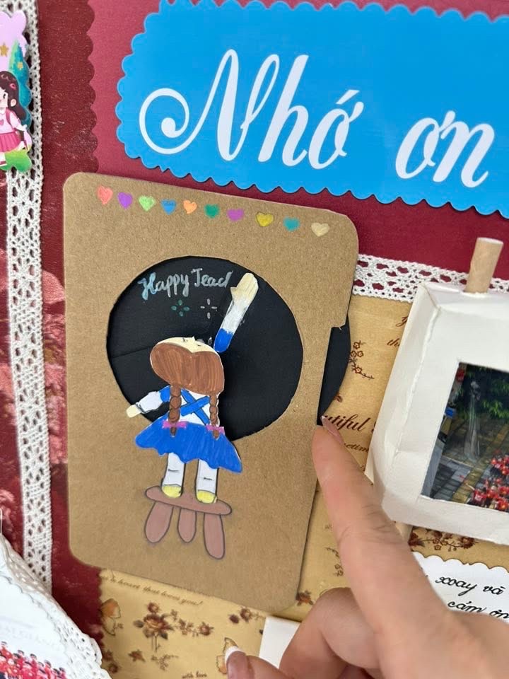 A hand holding a card

AI-generated content may be incorrect.