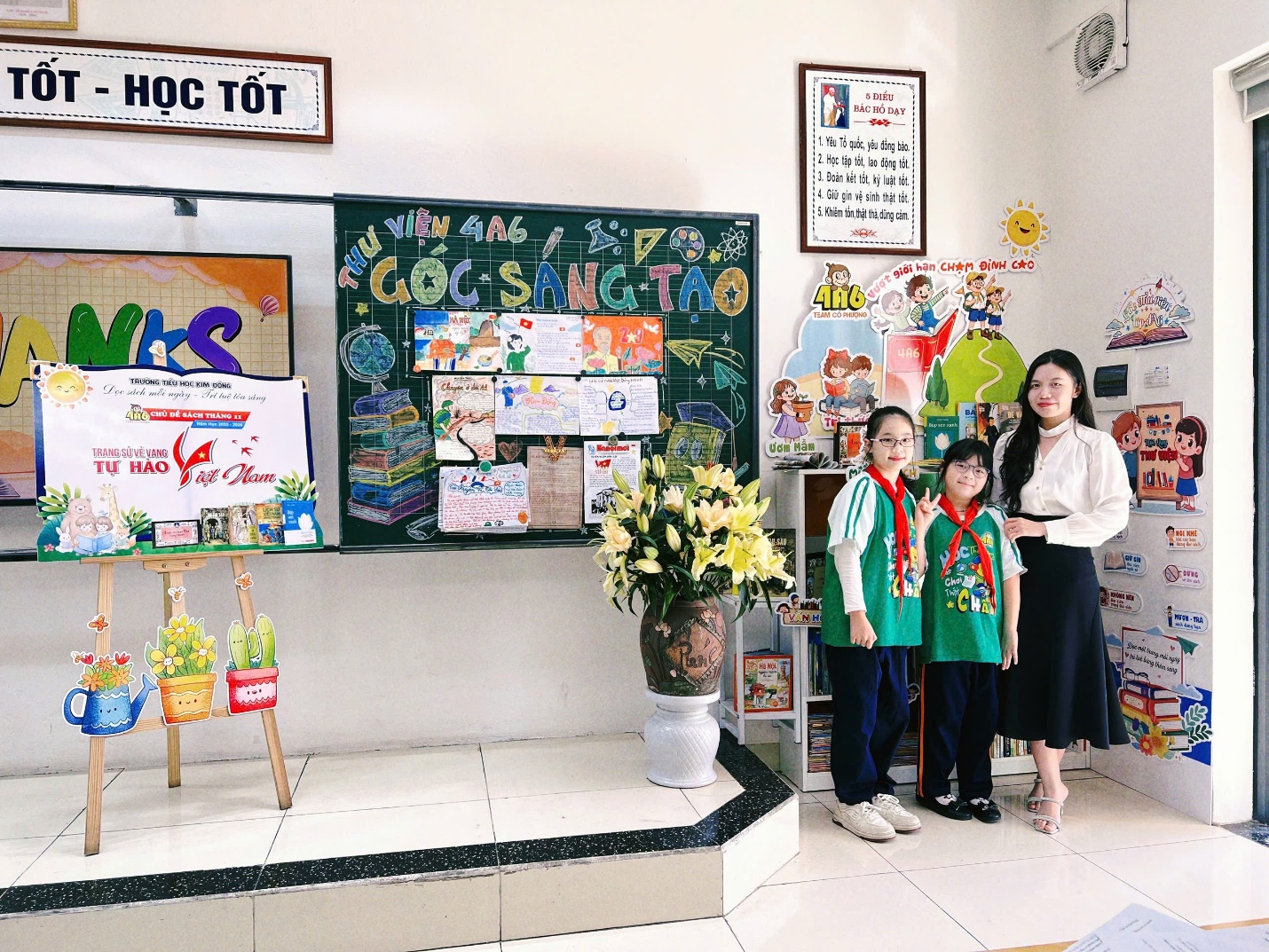 A group of people standing in a classroom
Description automatically generated