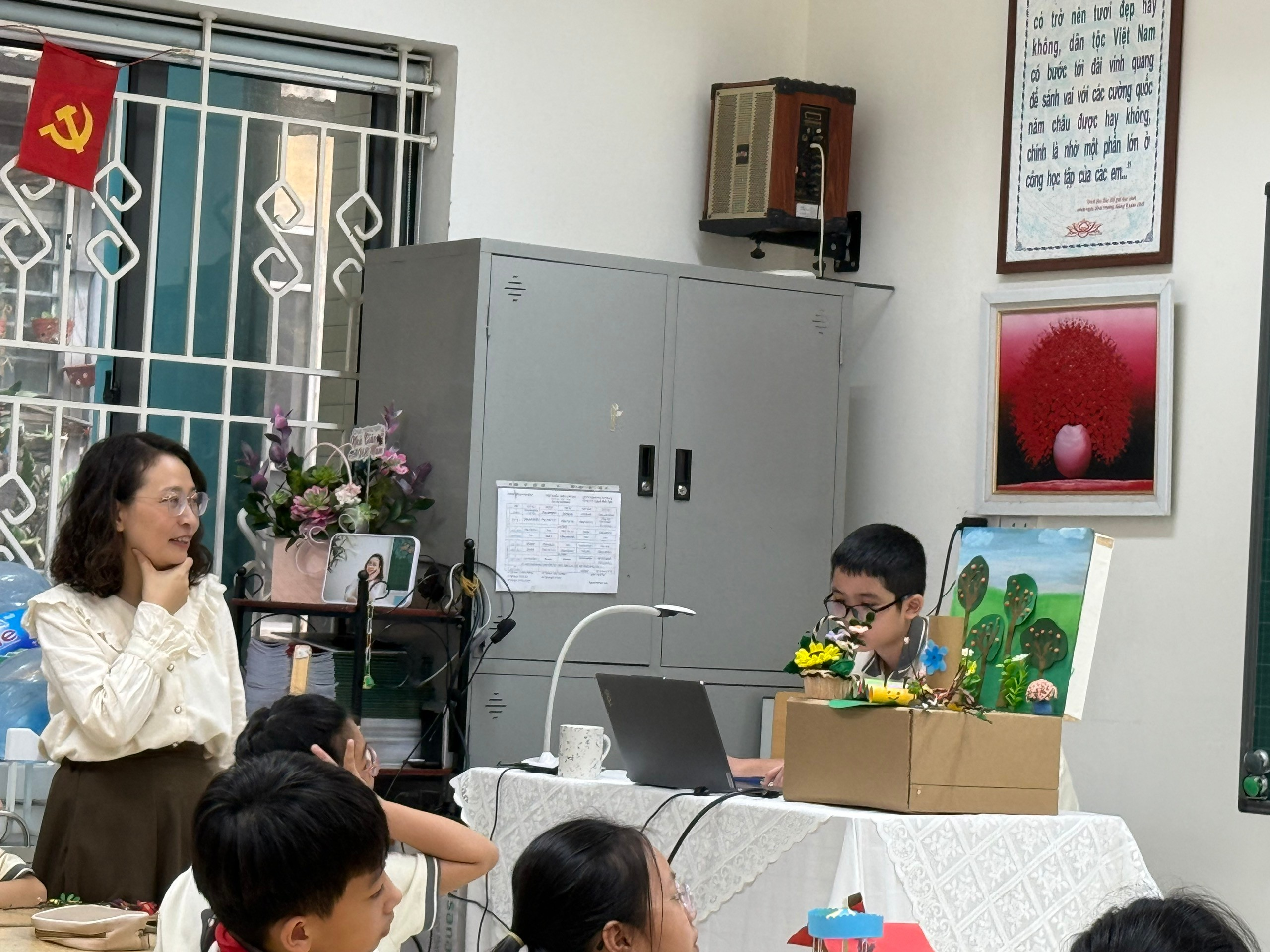 A group of people in a room
Description automatically generated