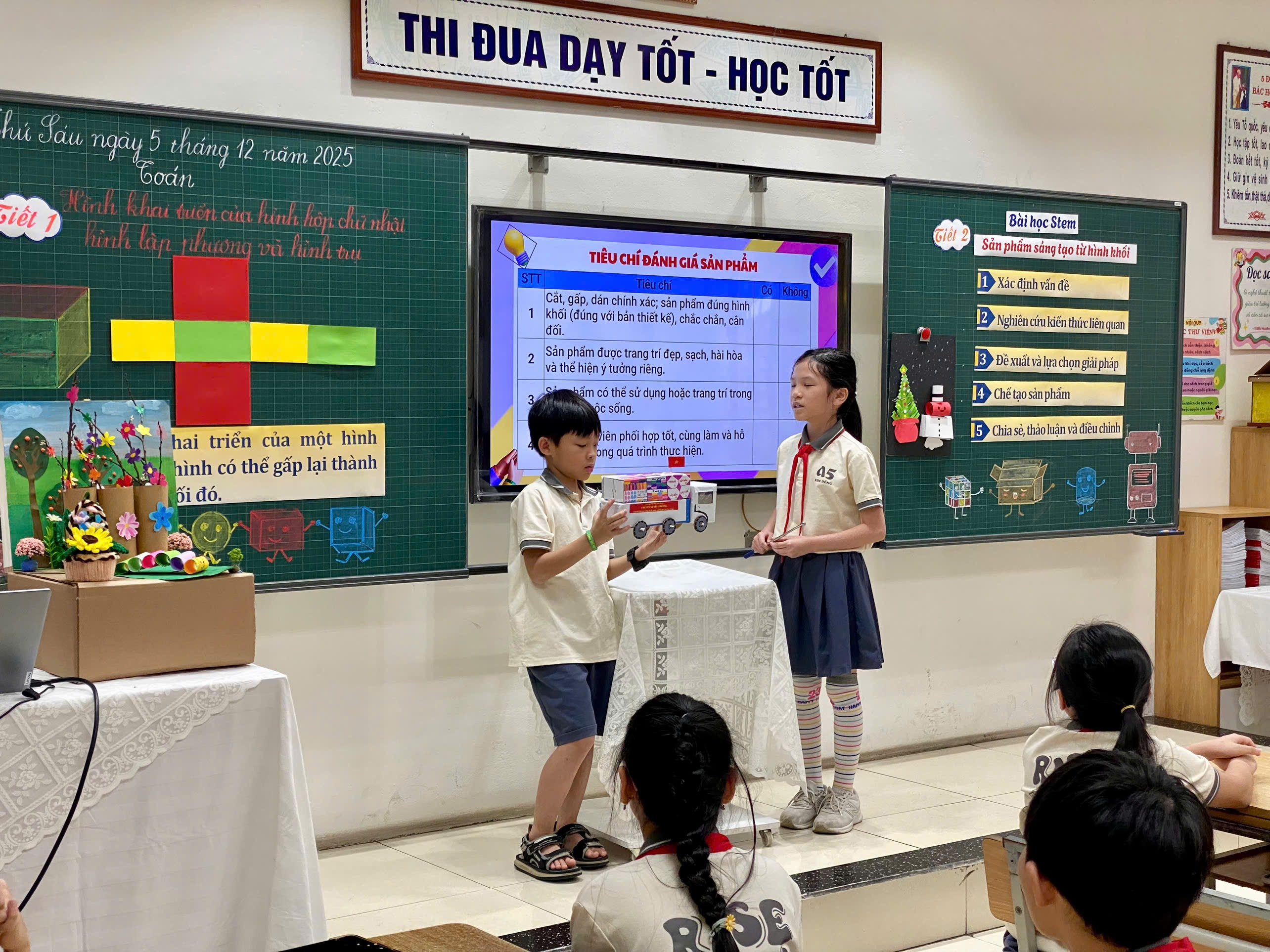 A group of kids in a classroom
AI-generated content may be incorrect.