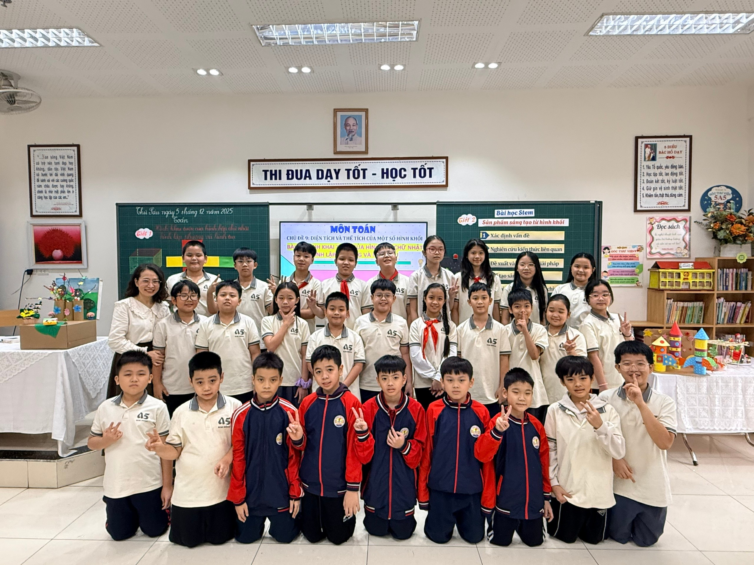 A group of children in a classroom
Description automatically generated