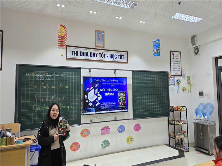 A person standing in front of a green board
Description automatically generated