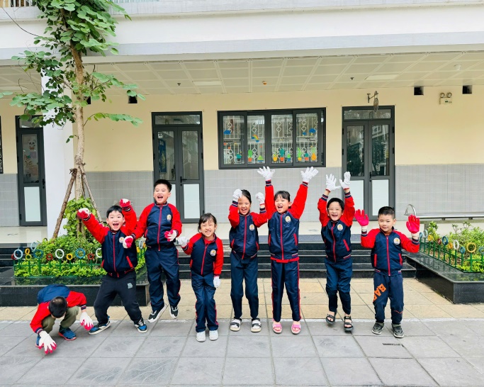 C:\Users\MinhThangPC.VN\Desktop\Chiến sỹ nhí\z6421830996614_7866790a267731c2231ec024d2c92763.jpg