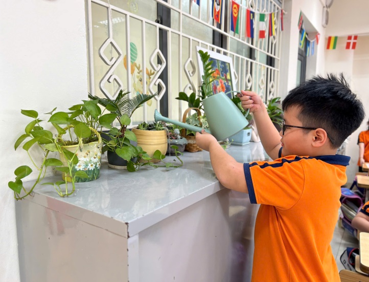 C:\Users\MinhThangPC.VN\Desktop\Chiến sỹ nhí\z6421041073439_9d099321b1f3d3fe8093f2b1a23ebfc4.jpg