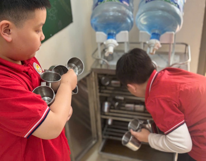 C:\Users\MinhThangPC.VN\Desktop\Chiến sỹ nhí\z6421832458057_8b9a9210b9327abfbef19bc52bcc4820.jpg