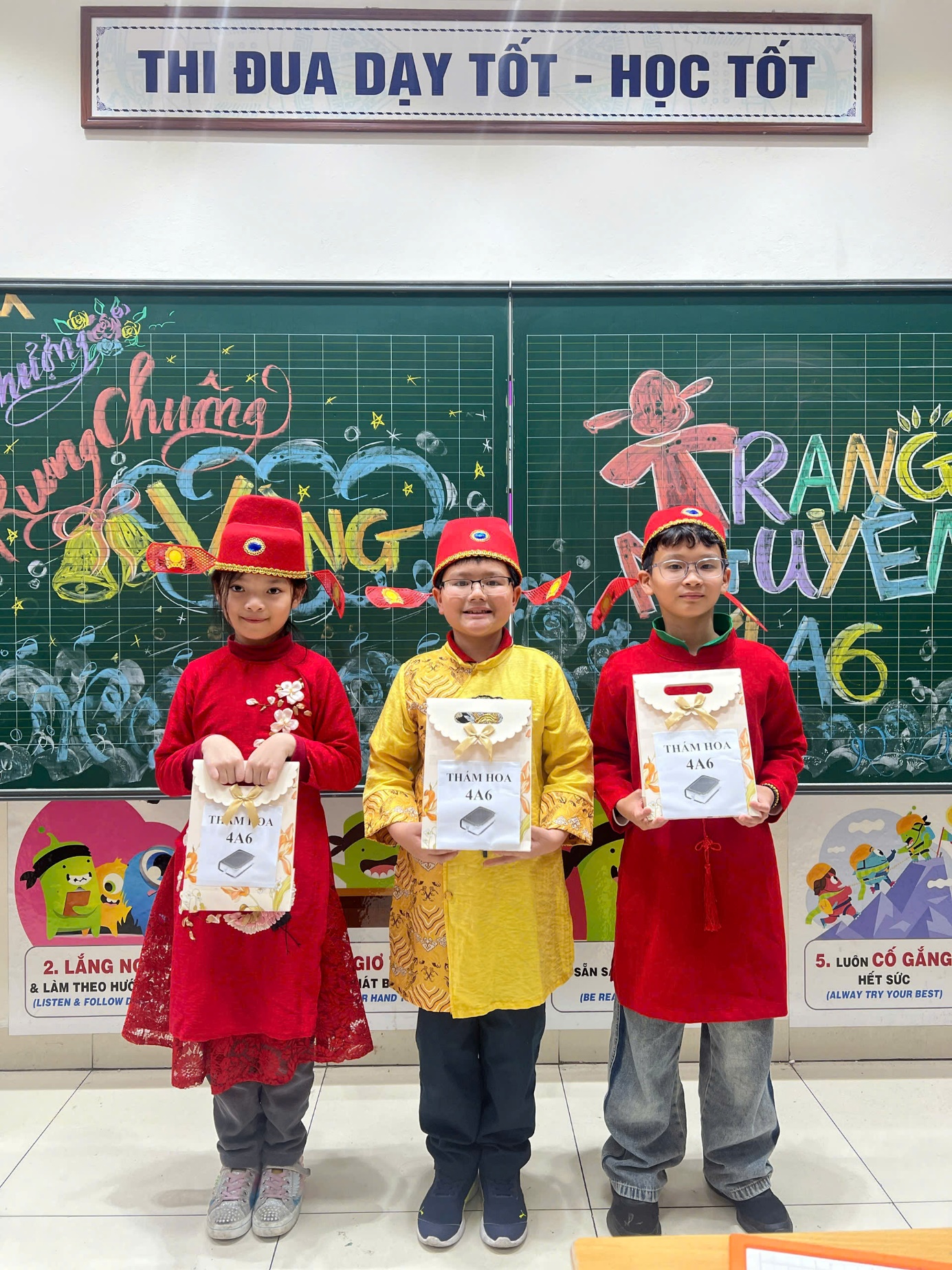 Ảnh có chứa văn bản, trang phục, cười, người

Nội dung do AI tạo ra có thể không chính xác.