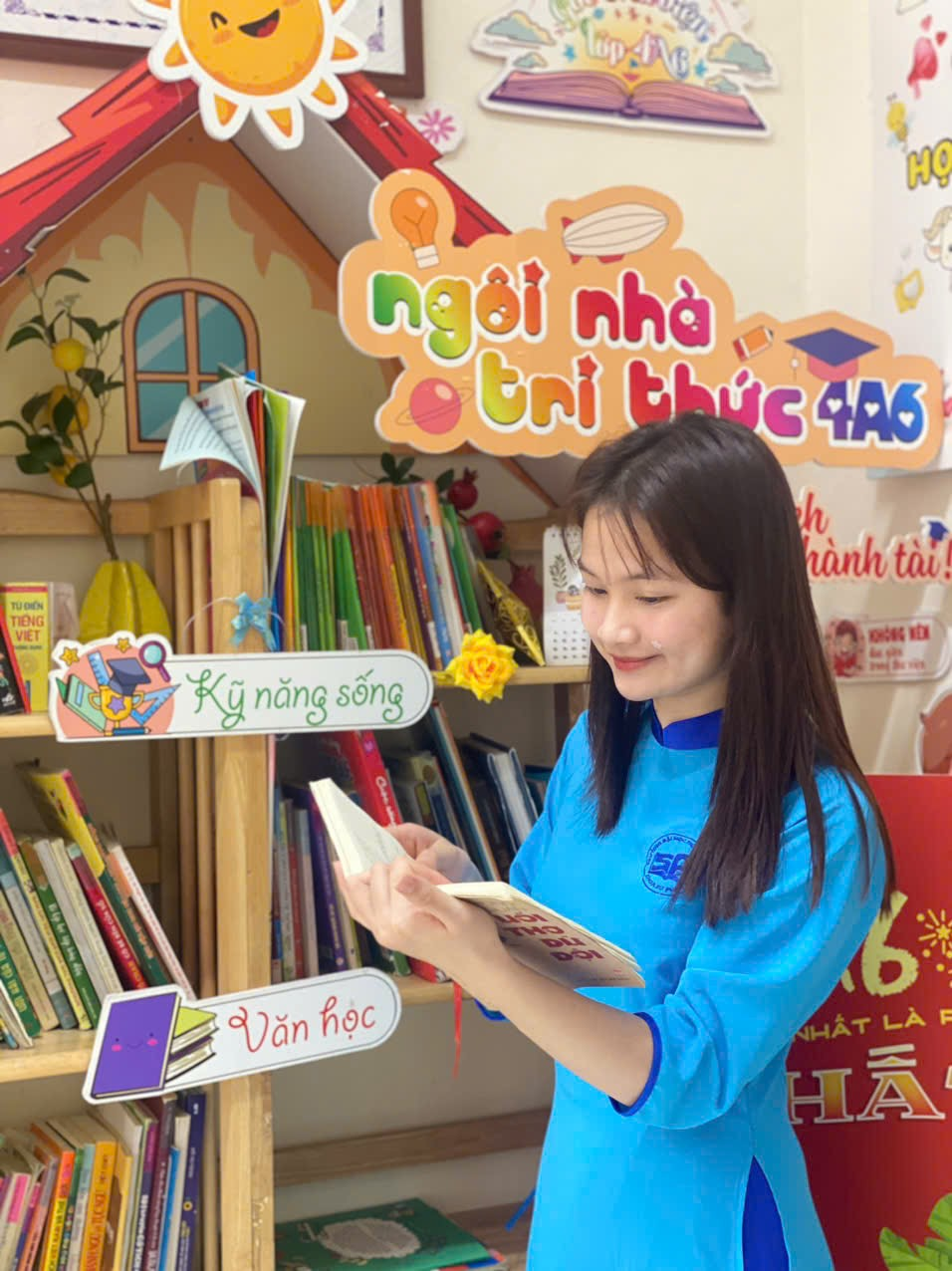 A person reading a book in a library

AI-generated content may be incorrect.