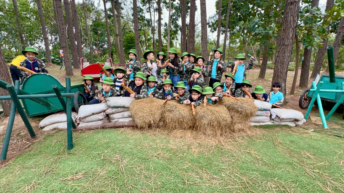 A group of children in uniform
AI-generated content may be incorrect.