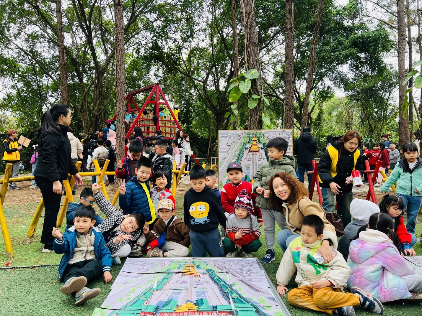 A group of people posing for a picture
AI-generated content may be incorrect.