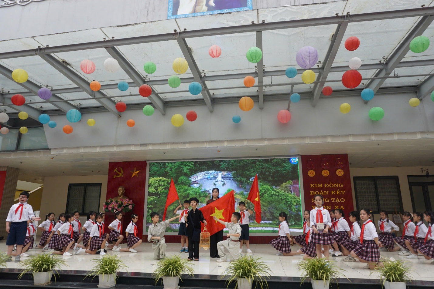 A group of children performing on a stage
AI-generated content may be incorrect.