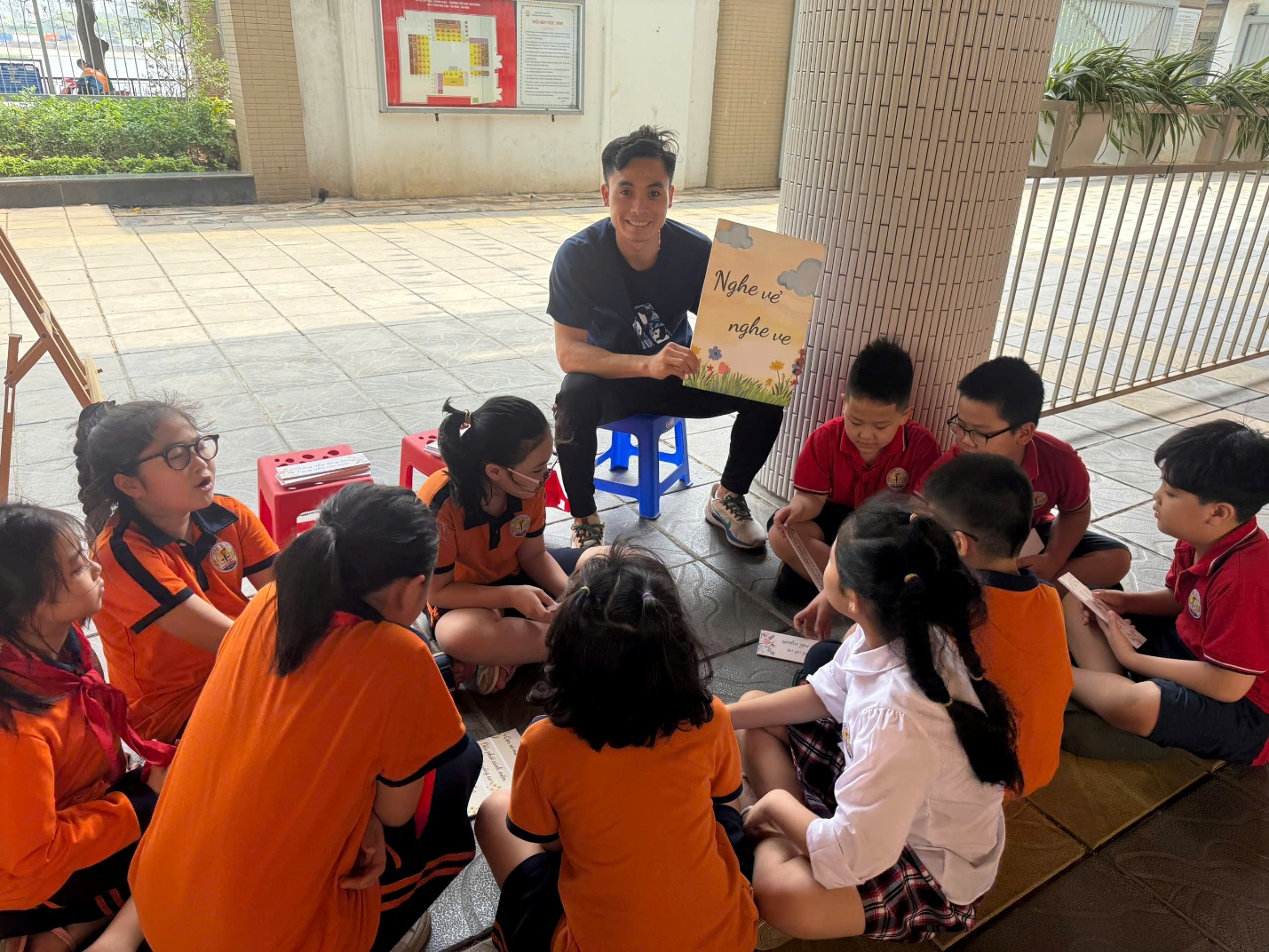A group of children sitting on the ground
AI-generated content may be incorrect.