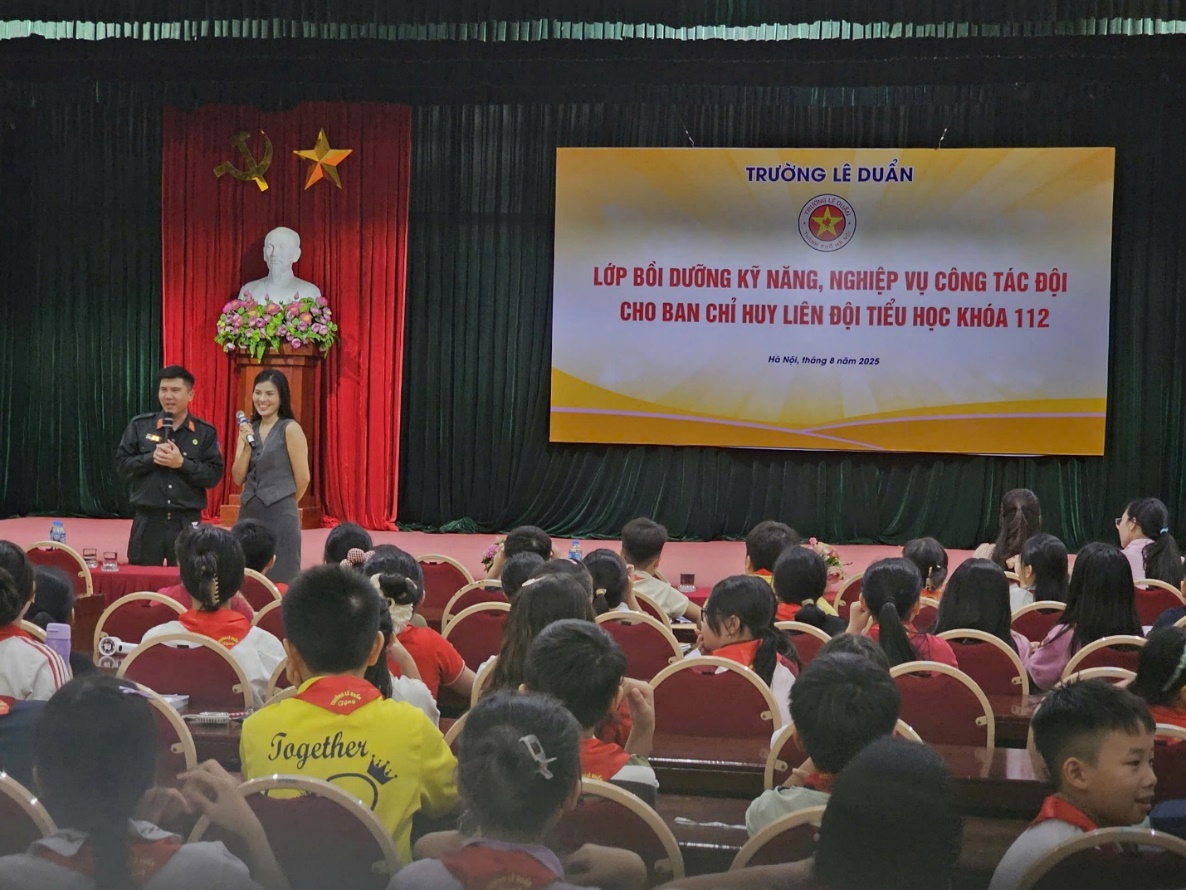 A person and person standing in front of a group of people
AI-generated content may be incorrect.